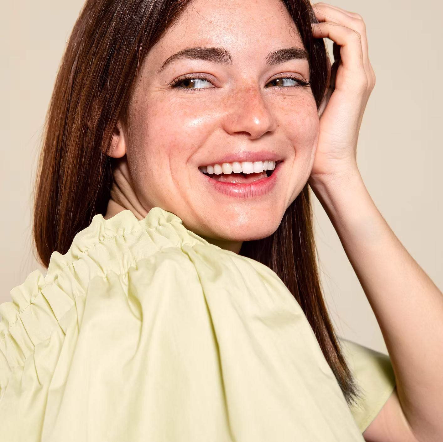 Paciente sonriendo con tratamiento Aliwell